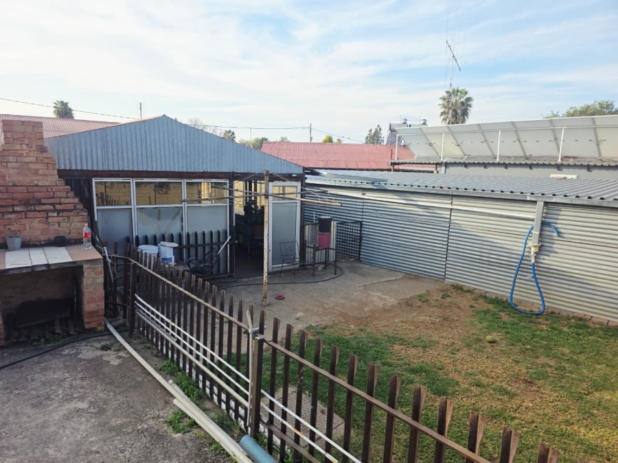 4 Bedroom Property for Sale in Oos Einde North West